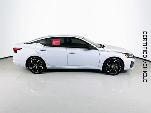 Certified 2023 Nissan Altima 2.5 SR FWD image 10