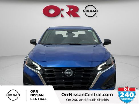 Used 2025 Nissan Altima 2.5 SV FWD image 2