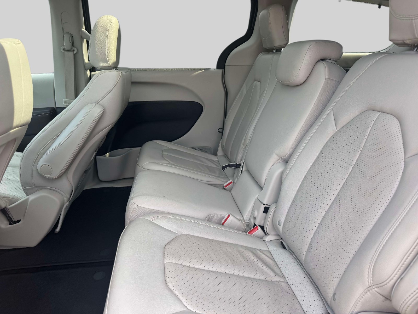 Used 2020 Chrysler Pacifica Touring-L w/ Advanced Safetytec Group FWD image 14