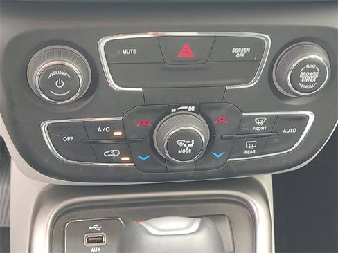 Certified 2018 Jeep Compass Latitude w/ Popular Equipment Group image 17