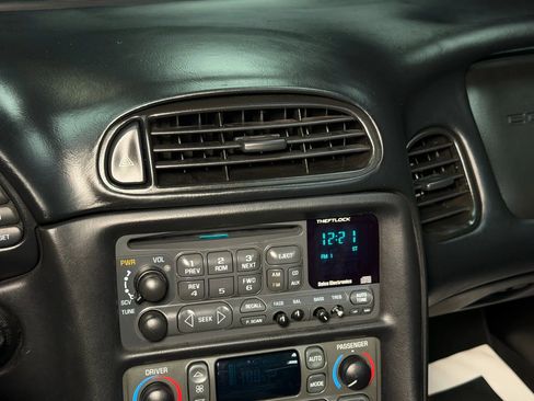 Used 2004 Chevrolet Corvette Convertible w/ Preferred Equipment Group image 33