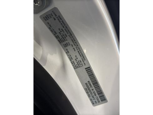Used 2025 Chrysler Pacifica Limited FWD image 39