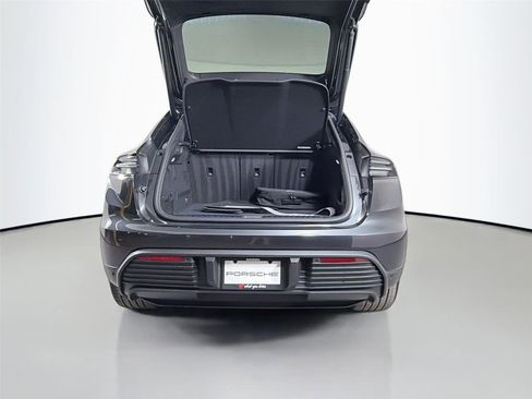Used 2026 Porsche Macan Electric RWD image 36