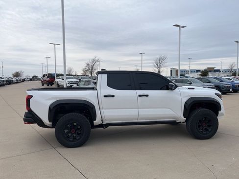 Used 2025 Toyota Tacoma TRD Sport image 8