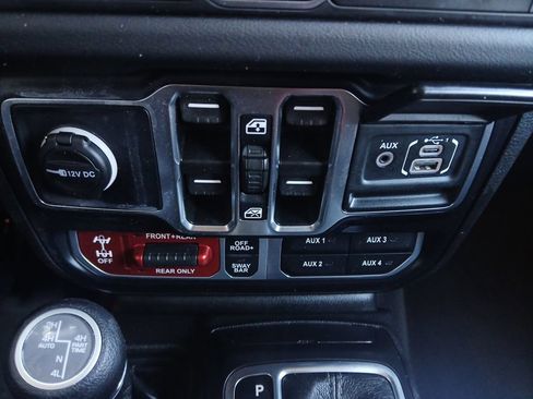 Used 2024 Jeep Wrangler Unlimited Rubicon 4xe AWD/4WD image 6