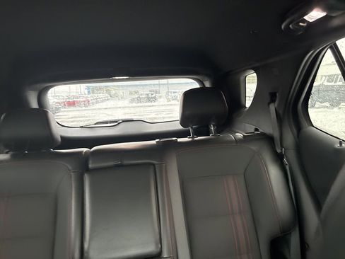 Used 2023 Chevrolet Equinox RS image 9