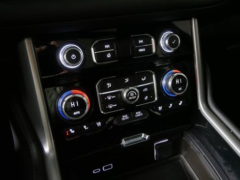 Used 2024 GMC Yukon XL Denali w/ Denali Reserve Package image 29