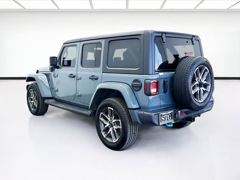 Used 2024 Jeep Wrangler Unlimited image 6