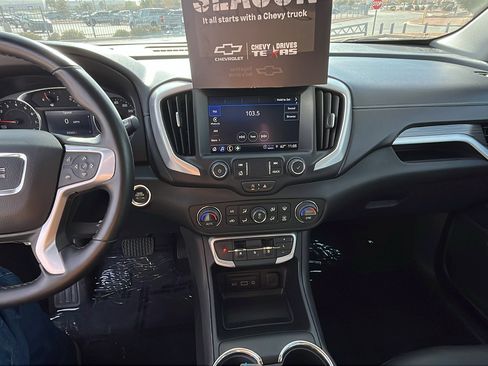 Certified 2024 GMC Terrain SLT image 19