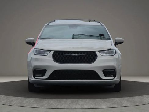 Used 2021 Chrysler Pacifica Touring w/ S Appearance Package image 2