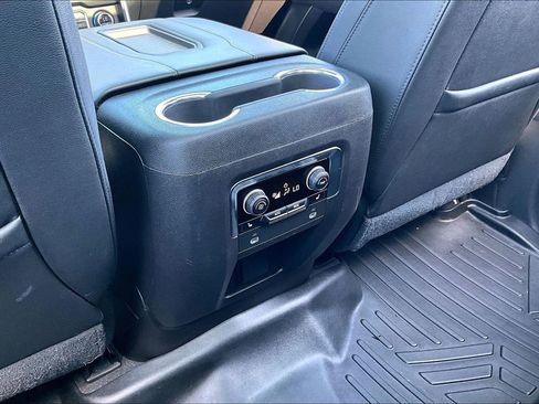 Used 2021 Chevrolet Tahoe Z71 w/ Luxury Package AWD/4WD image 25