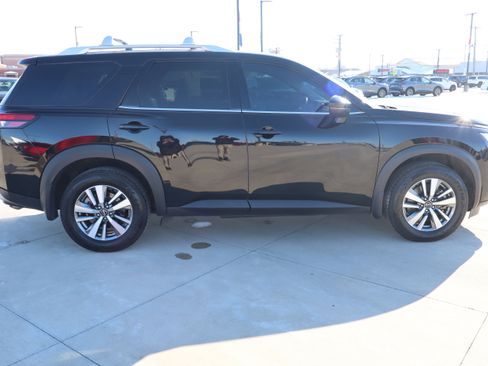 Used 2022 Nissan Pathfinder SL image 4