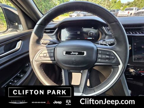 Used 2023 Jeep Grand Cherokee Altitude AWD/4WD image 21