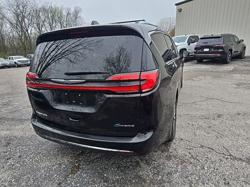 Used 2021 Chrysler Pacifica Touring-L FWD image 7