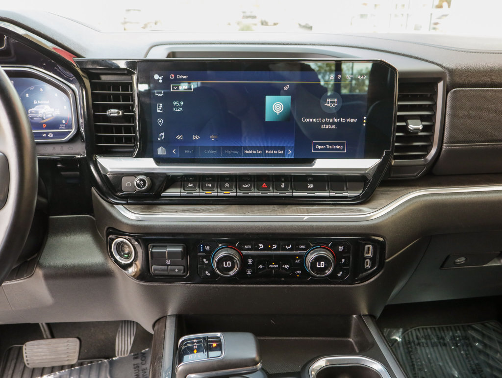 Used 2023 Chevrolet Silverado 1500 LTZ w/ LTZ Premium Package AWD/4WD image 18