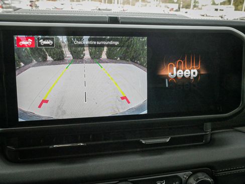 Used 2024 Jeep Wrangler Unlimited Rubicon 4xe image 25