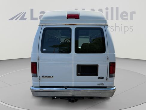 Used 2008 Ford E-250 and Econoline 250 Extended RWD image 4