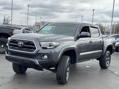 Used 2017 Toyota Tacoma SR5 w/ Tow Package image 15