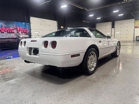 Used 1996 Chevrolet Corvette Coupe RWD image 5