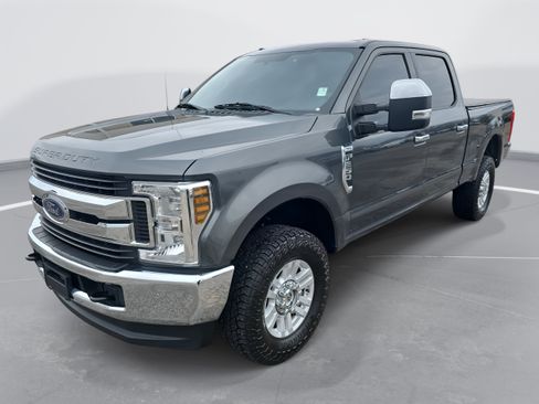 Used 2018 Ford F250 XLT image 1