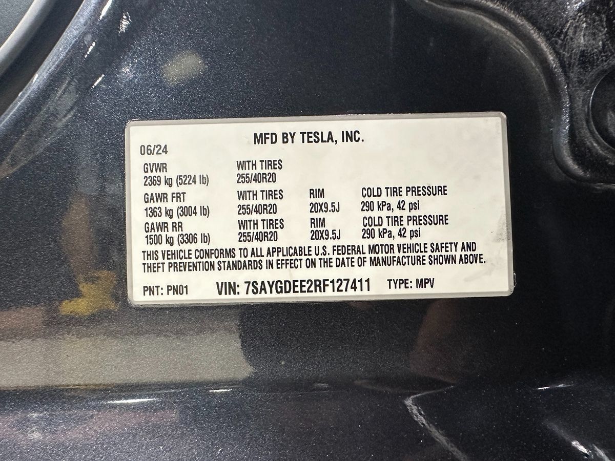 Used 2024 Tesla Model Y Long Range AWD/4WD image 24