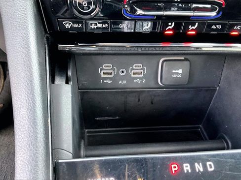 Used 2023 Jeep Grand Cherokee L Limited w/ Black Appearance Package image 34