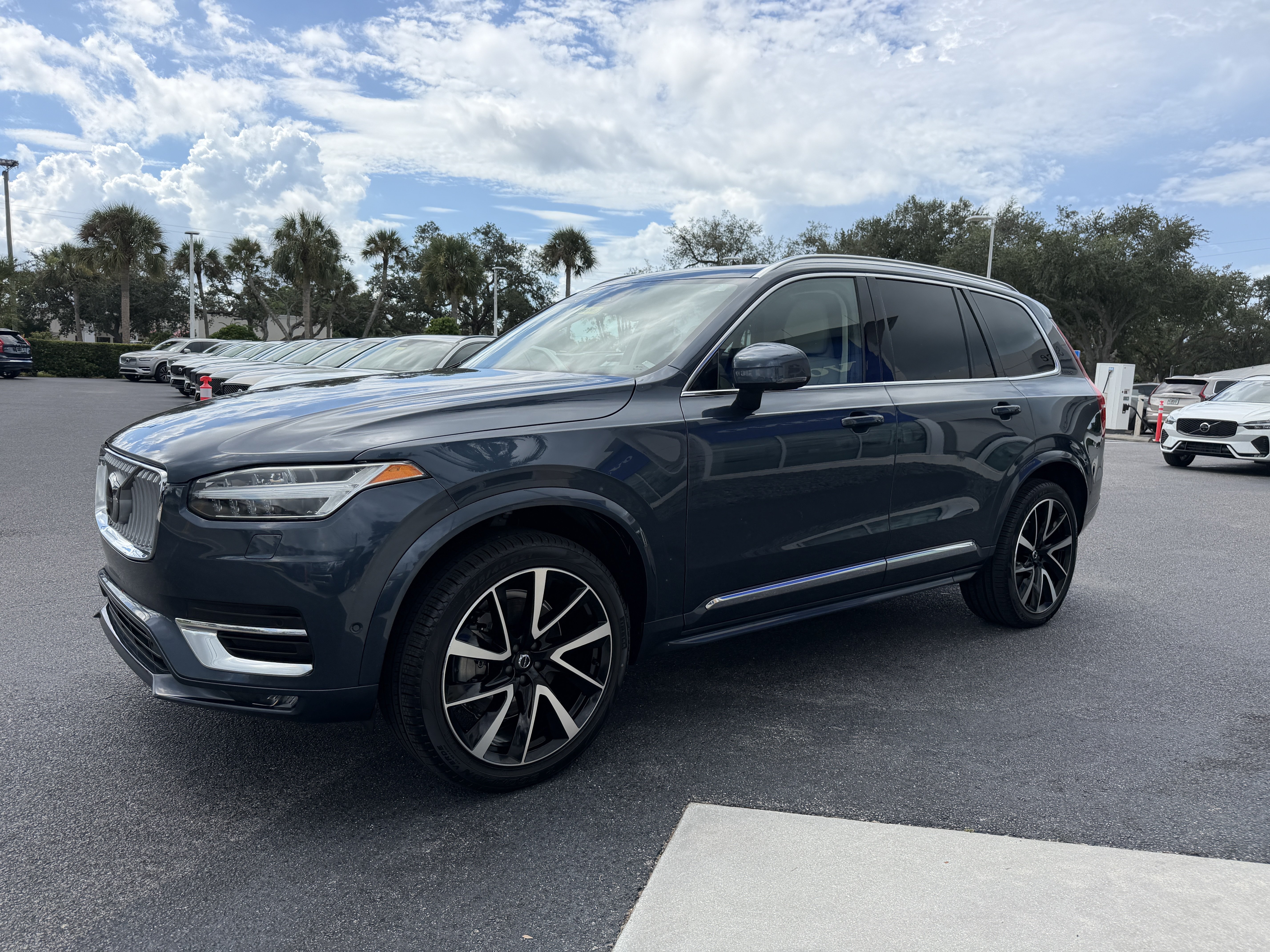 Certified 2025 Volvo XC90 B5 Plus w/ Protection Package Premier AWD/4WD image 7