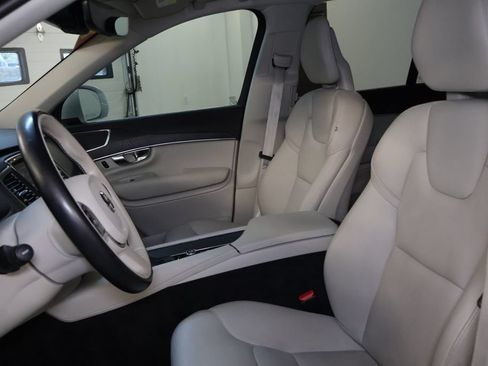 Used 2020 Volvo XC90 T6 Momentum w/ Protection Package Premier AWD/4WD image 16