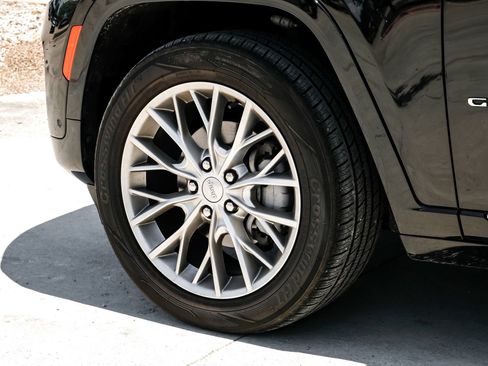 Used 2024 Jeep Grand Cherokee Summit AWD/4WD image 47