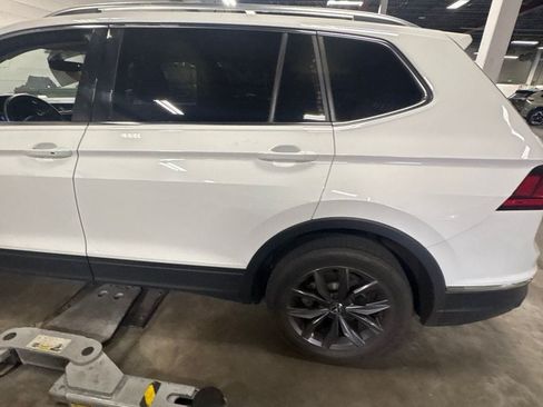 Used 2022 Volkswagen Tiguan SE FWD image 12