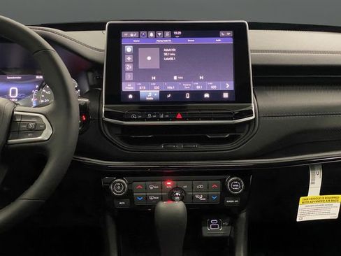 New 2025 Jeep Compass Latitude w/ Sun & Sound Group image 9