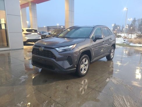 Used 2022 Toyota RAV4 XLE image 3