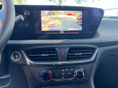 Used 2025 Buick Encore GX Preferred image 17