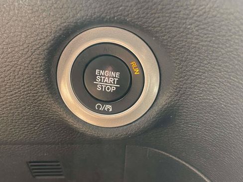 Used 2025 Chrysler Pacifica Limited FWD image 20