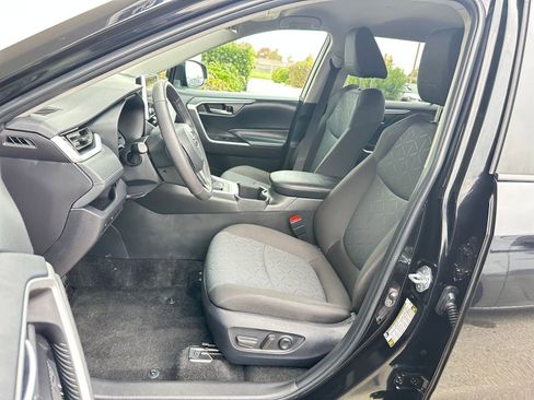 Used 2025 Toyota RAV4 XLE image 36