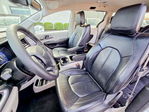 Used 2022 Chrysler Pacifica Touring-L FWD image 29