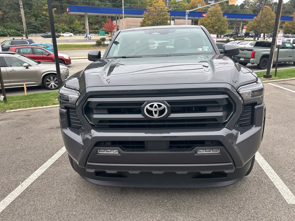 Used 2025 Toyota Tacoma SR5 AWD/4WD image 3
