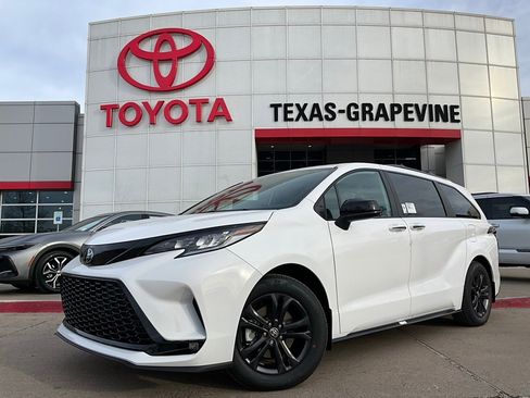 New 2026 Toyota Sienna XSE image 2