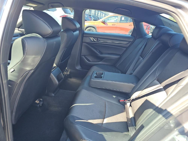 Used 2018 Honda Accord Sport image 15