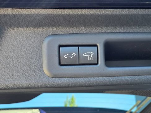 Used 2025 Toyota Sequoia Platinum AWD/4WD image 18