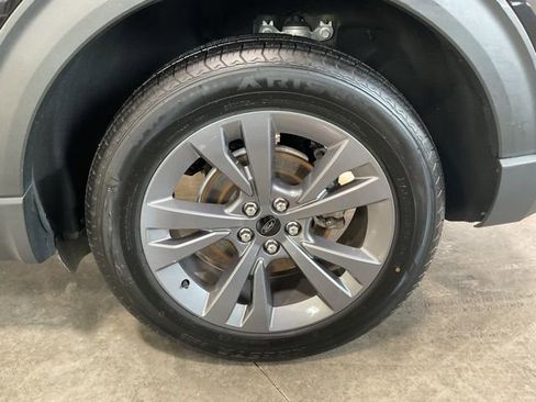 Used 2021 Ford Explorer XLT w/ Equipment Group 202A image 7