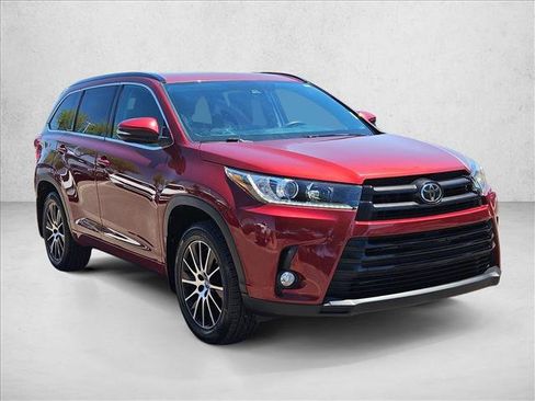 Used 2017 Toyota Highlander SE AWD/4WD image 3
