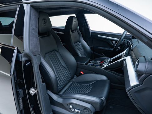 Used 2019 Lamborghini Urus AWD/4WD image 17
