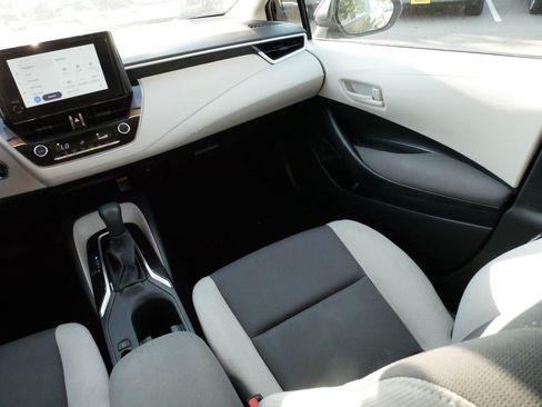 Used 2025 Toyota Corolla LE w/ LE Premium Package FWD image 11