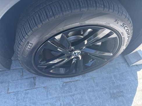 Used 2023 Volkswagen Tiguan SE R-Line FWD image 14