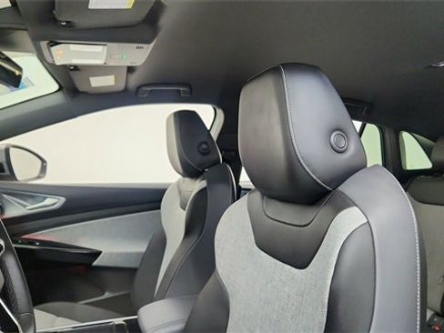 Used 2023 Volkswagen ID.4 Pro image 31