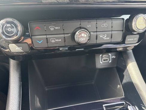 New 2026 Jeep Compass Latitude image 21