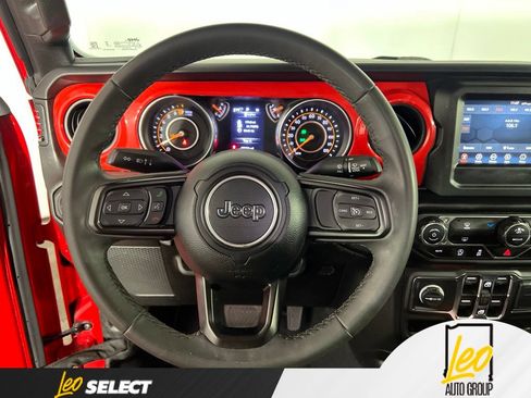 Used 2023 Jeep Gladiator Sport AWD/4WD image 19