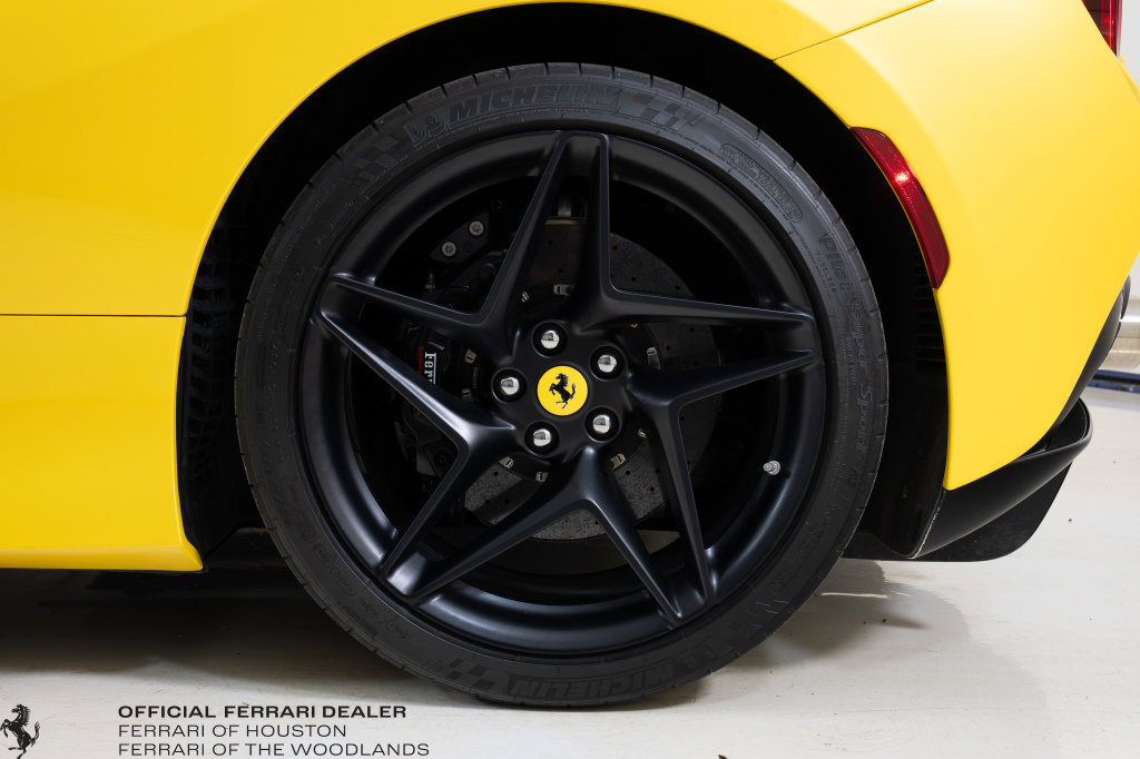 Used 2021 Ferrari F8 Tributo RWD image 18