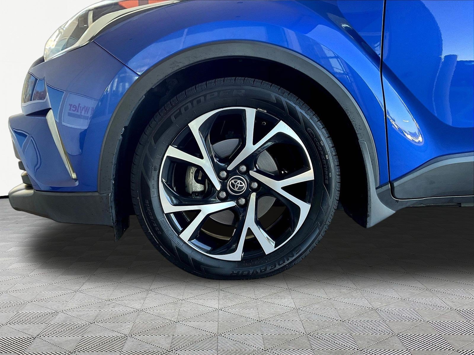 Used 2018 Toyota C-HR XLE FWD image 31
